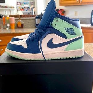 Air Jordan 1 Mid size 8